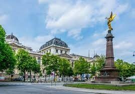 ingresa a estudiar medicina