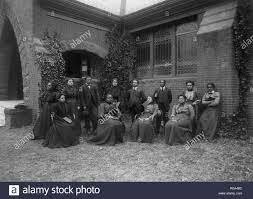 MODIFICACIONES A LOS PLANES DE ESTUDIO, ACORDES A LAS EXIGENCIAS SOCIALES DE LA ÉPOCA