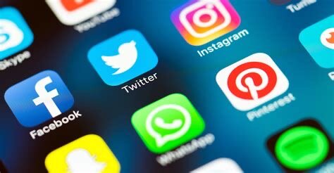 la naissance des réseaux sociaux