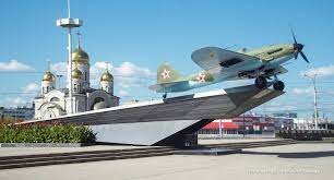 Памятник – настоящий самолет ИЛ-2