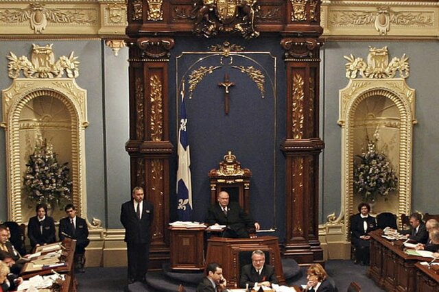 débattre au parlement et dans la presse