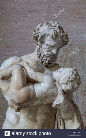 Antigua Roma el niño recién nacido se le posaba en el suelo Correspondía al padre reconocerlo de manera que este realiza un acto de elevación informando que va hacer reconocido y criado por este y el que no era tomado lo dejaban morir.