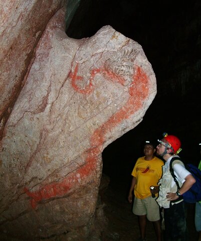 Representación de la serpiente emplumada en las grutas de Juxtlahuaca