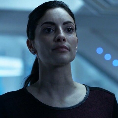 Becca scende sulla Terra e viene bruciata viva