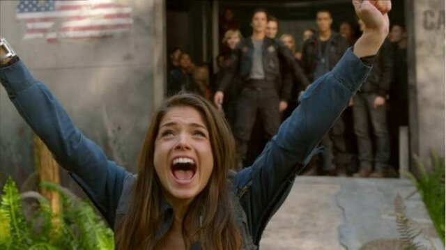 I 100 sono mandati sulla Terra e sbarcano in quello che era una volta la Virginia negli Stati Uniti d'America.