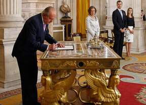 Juan Carlos I abdica