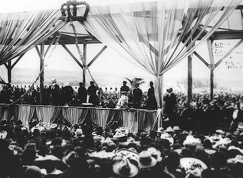 Alberta and Saskatchewan Become Provinces