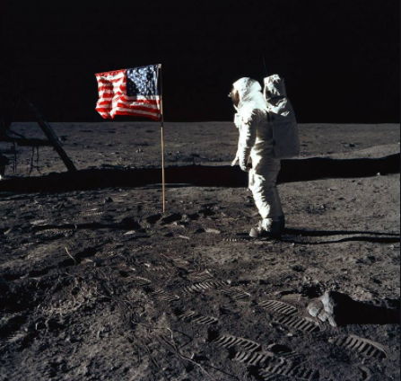 1969 lehenengo pertsona ilargira heltzen.