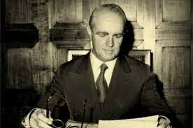 Ο Κωνσταντινος Καραμανλής Πρωθυπουργός της Ελλάδας το 1974