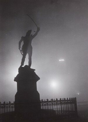 Estatua del mariscal Ney en la niebla