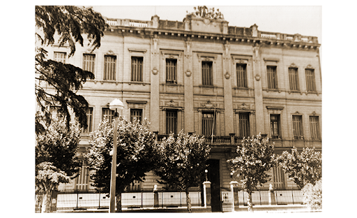 Creación Escuela de Comercio