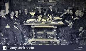 Es va crear el govern provisional a Burgos.(prohibir partits polítics i sindicats, suprimir la Constitució…)