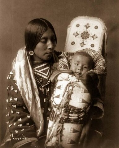 Una madre y un niño de Apsaroke