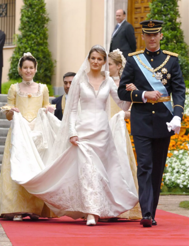 Wedding dress for Doña Letizia Ortiz Rocasolano: The purpose of the dress was for it to be worn to Letizia's wedding to Crown Prince Felipe of Spain.