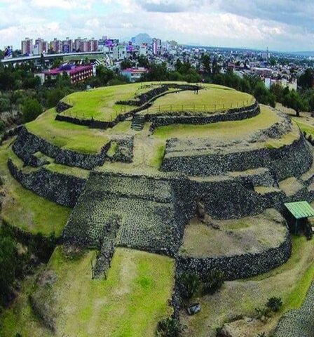 Se funda Cuicuilco (el primer centro cívico de grandes dimensiones)