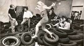 Timeline: Performance, Happening, Instalación