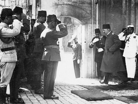 Firma del Tratado de Constantinopla