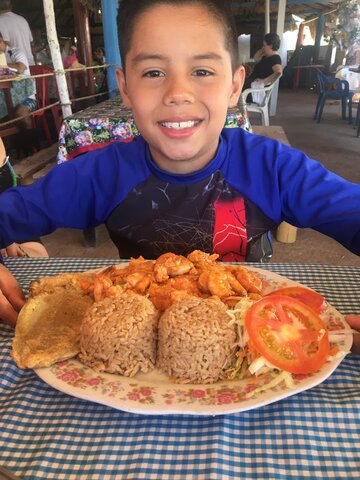 The second day we took a mini tour that took us to Playa Blanca and we ate fish