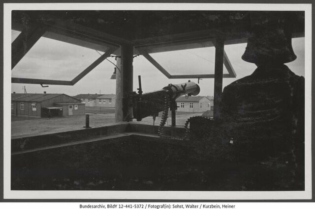 El primer campo de concentración se establece en Dachau