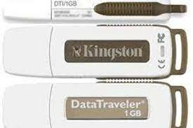 La primera memoria USB