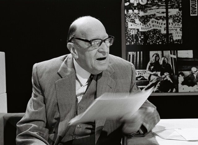 Nace Max Horkheimer.
