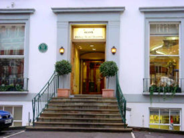 Debut Live Performance