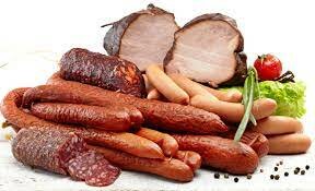 El señor Van Daan prepara embutidos