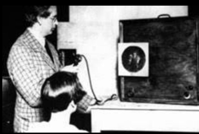 Baird volvió a transmitir por la televisión, esta vez de Londres a Nueva York, a través de las ondas hertzianas.