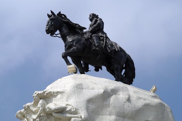 San Martín se va a Europa a vivir con su hija Mercedes.