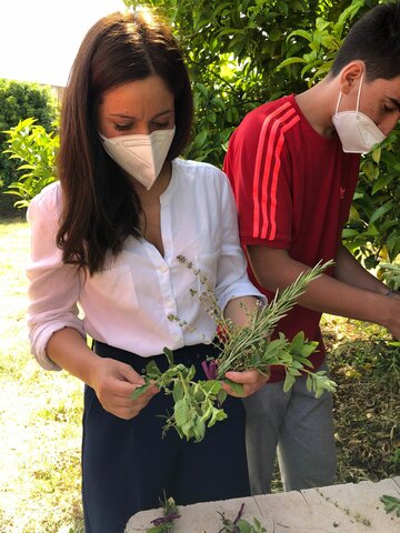 ADESSO TUTTI A TAVOLA