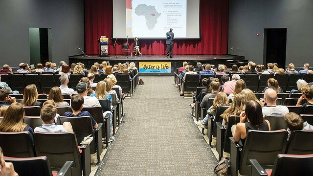 Helps the people in Sudan