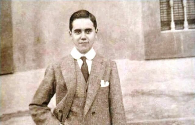 Adolescencia y primeros versos