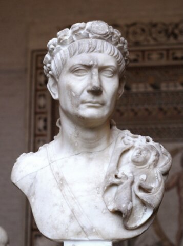 Primer emperador nacido en provincias