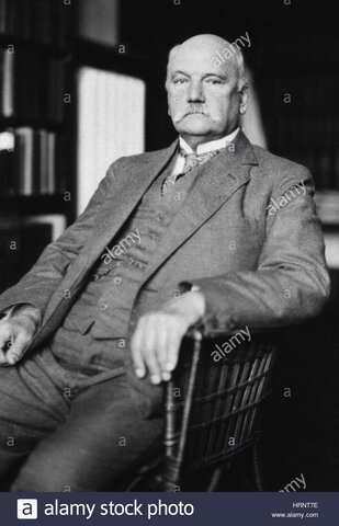 Kossel determina la estructura de los ácidos nucléicos.