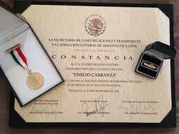 Medalla de honor a Emilio Carranza