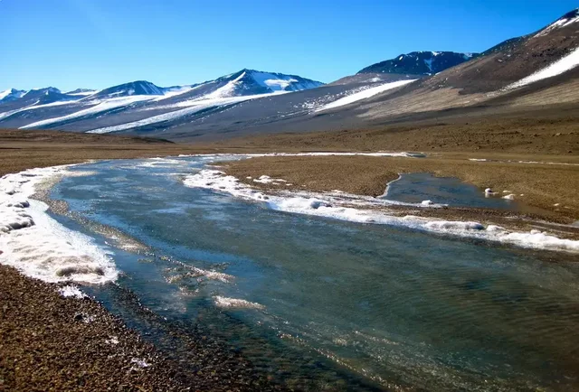 В Антарктиде существует одна река- Оникс, она течет всего 60 дней в году