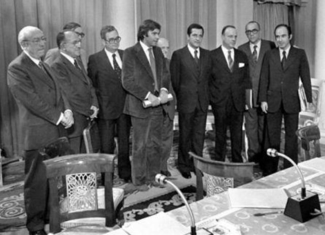 Inicio del periodo de transición hasta la democracia.