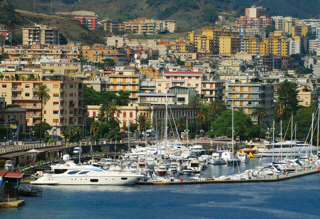 Messina, Sicily is infected with the plauge