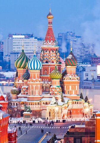 Il va s'installer à Moscou pour poursuivre son éducation artistique