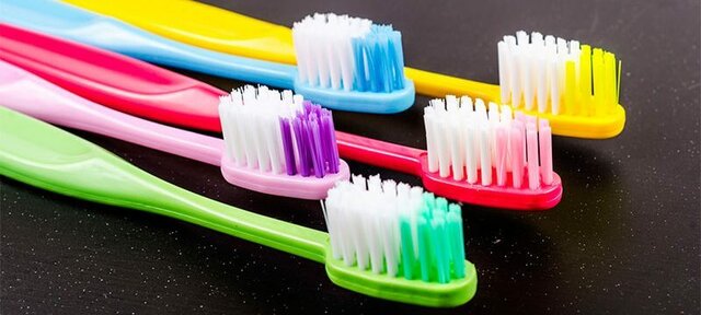 el cepillo de dientes