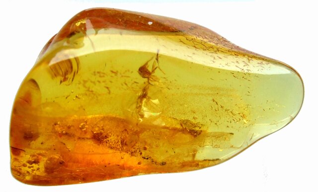 Tales de Mileto descubre la electrización por frotamiento