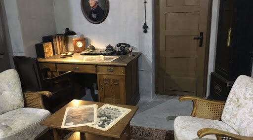 Hilter begår selvmord