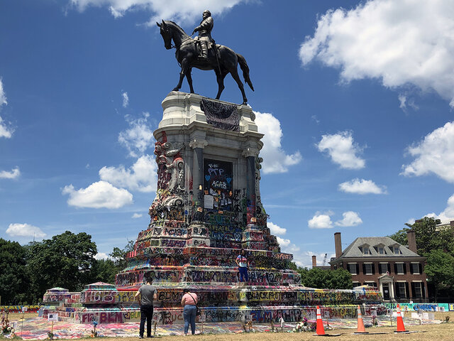 Robert E. Lee Monument is Vandalized