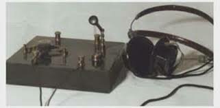 inventan la válvula que modula las ondas de radio que se emiten y de esta manera creó ondas de alta potencia en la transmisión.