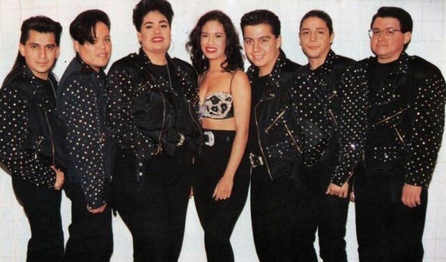 Primer éxito de SELENA Y LOS DINOS