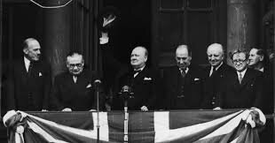 27 de julio: Inglaterra detiene el avance alemán en África en la Primera Batalla de El Alameín.