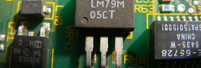 William Shockley inventa el transistor de unión.