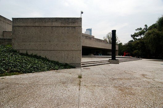 Teodoro González De León