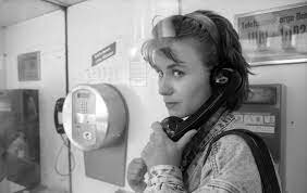 Se halla la participación de los oyentes a partir de mensajes telefónicos