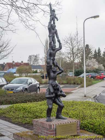 Menselijke piramide van vijf generaties